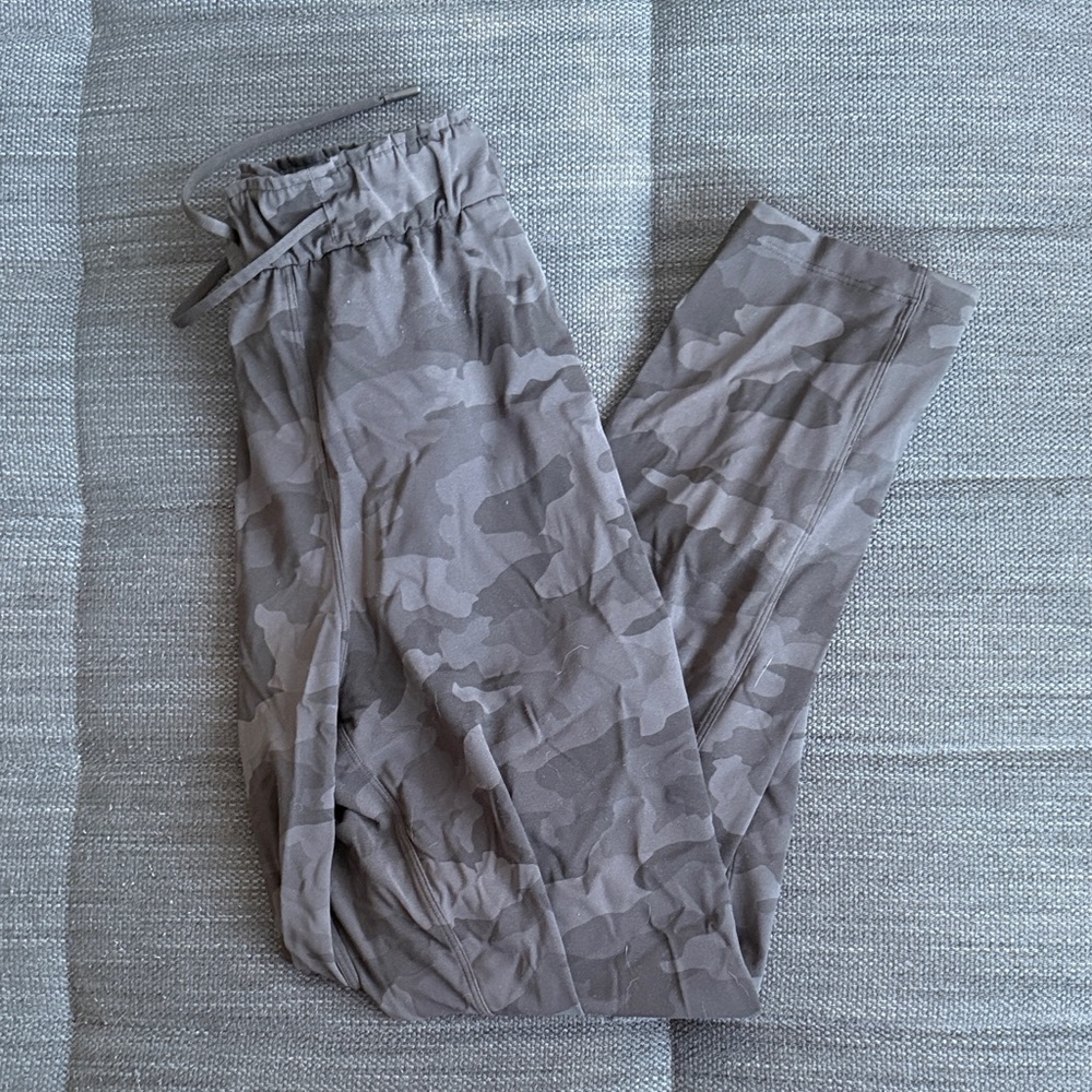lululemon black camo joggers - Picture 2 of 3